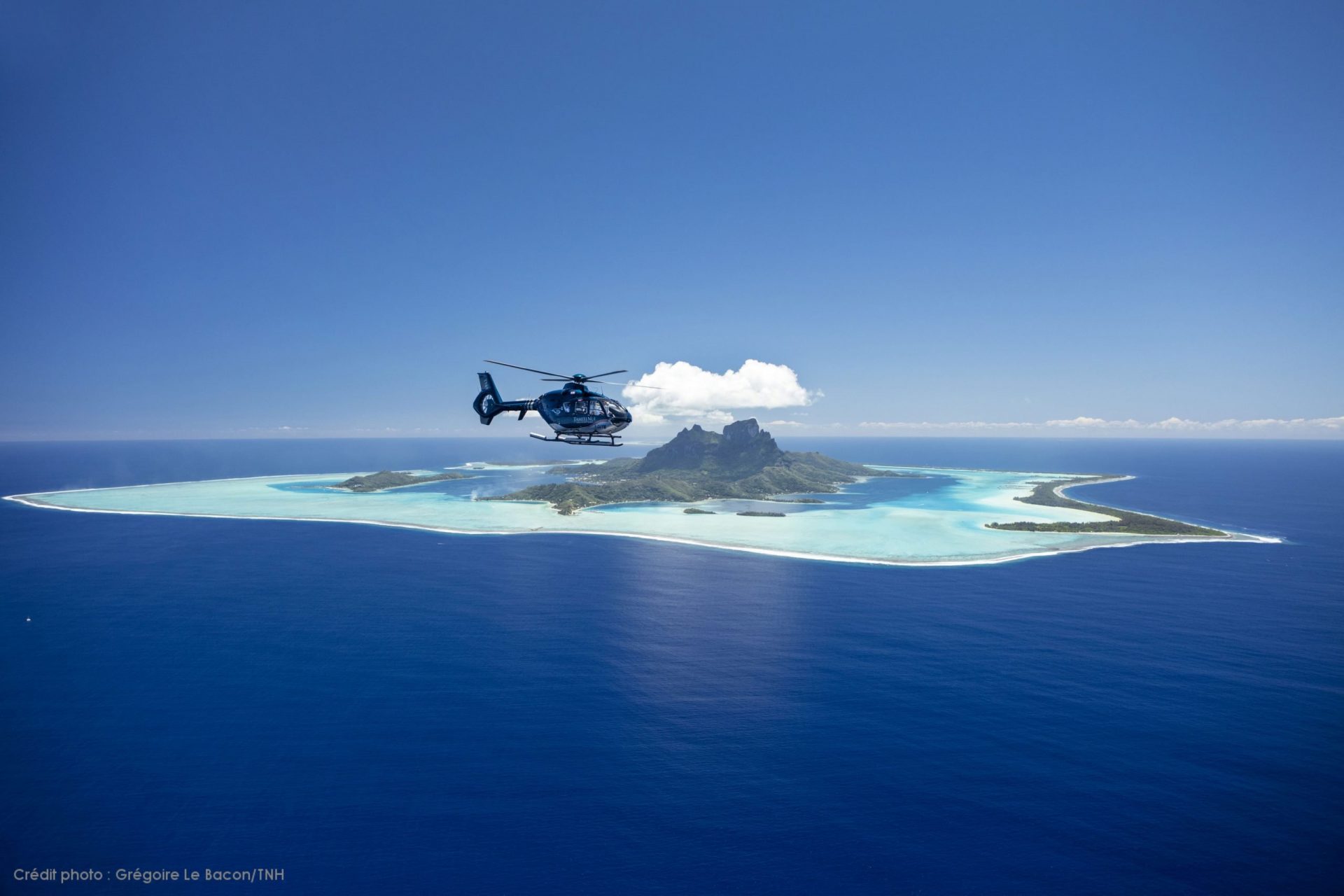 P2 02 BORA BORA Bora Bora 42 A© GreIgoire Le Bacon Tahiti Nui Helicopters scaled